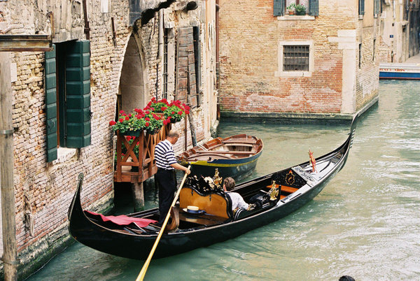 Venice-Canal-Veneto-Italy-15-1200x803.jpg