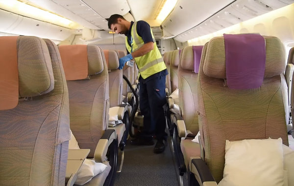 emirates_aircraft_cleaning.jpg