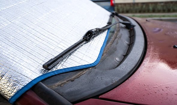 frost-windscreen-how-to-clear-winter-weather-warning-3798527.jpg