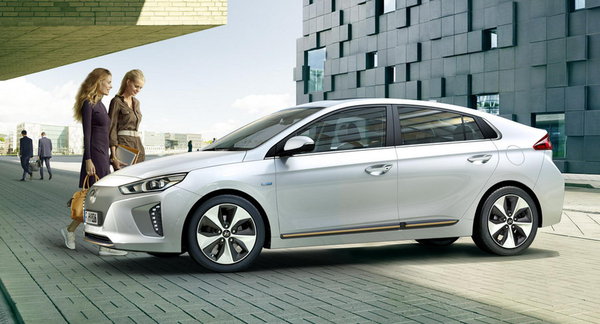 Hyundai-IONIQ-Electric__EV_Shopping.jpg