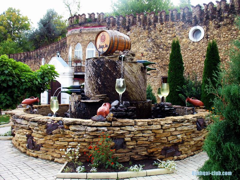 439-Ukr-Moldova-MileshtijMich-fontan-white