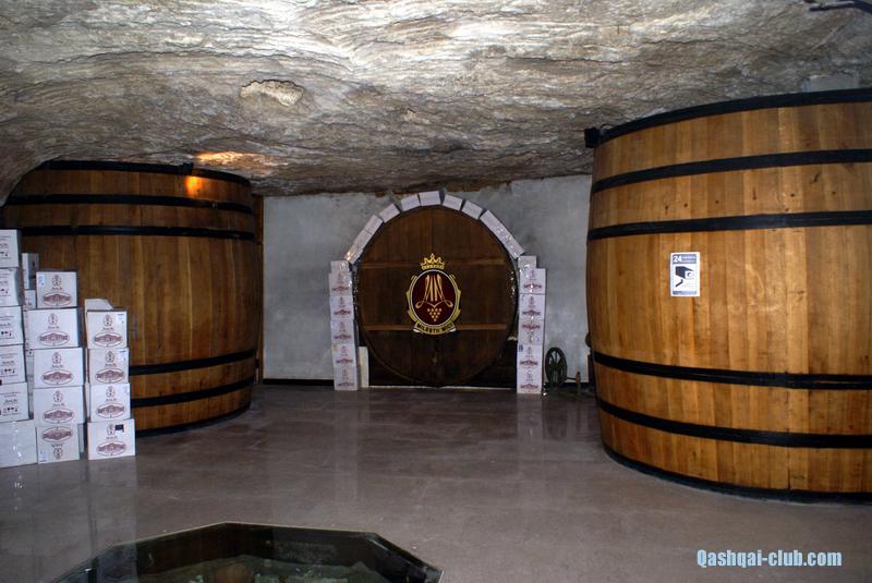 458-Ukr-Moldova-MileshtijMich-magazin-bochki