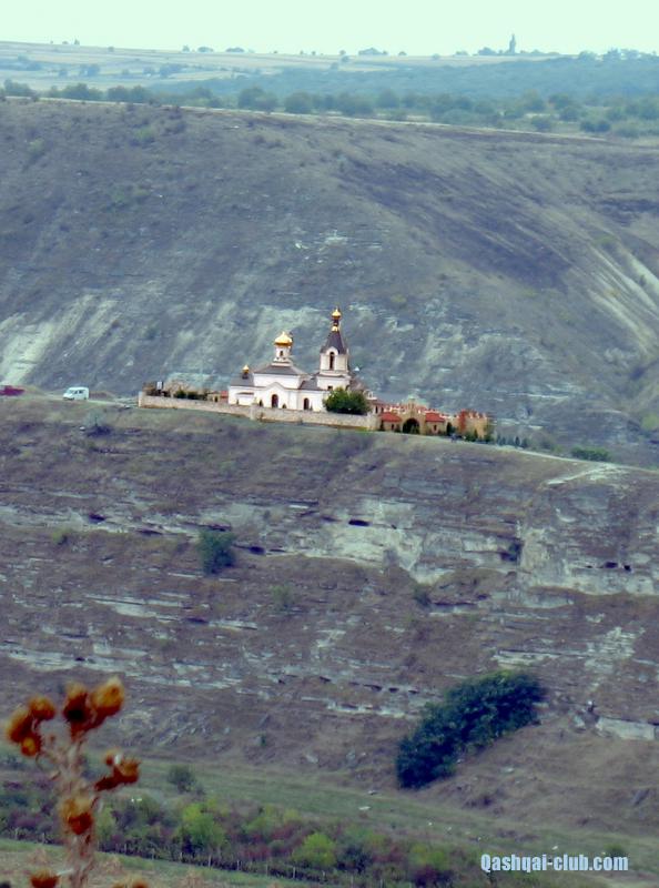 472-Ukr-Moldova-StaryOrhei-monastyr1