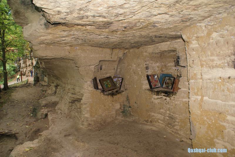 568-Ukr-Moldova-Saharna-skalny-mon-kelia-San-Marin