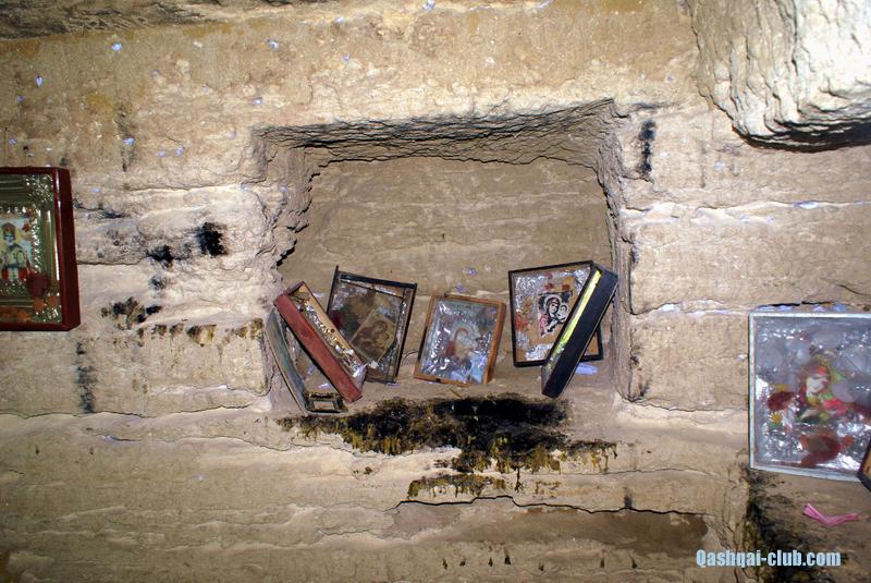 569-Ukr-Moldova-Saharna-skalny-mon-ikony