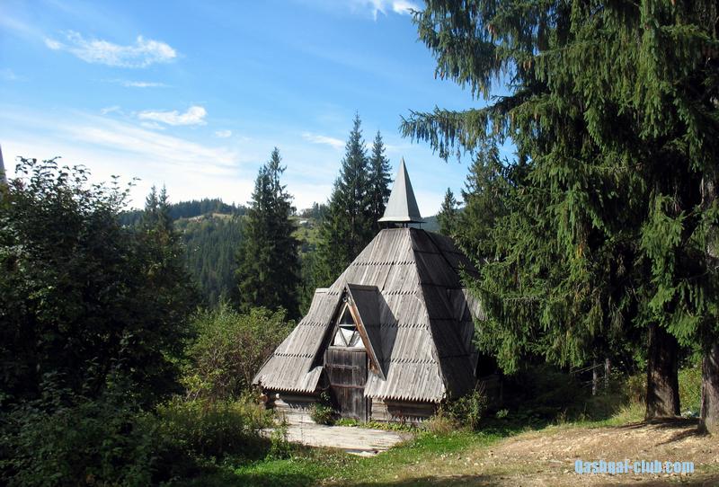 657-Ukr-Karpaty-Vorohta-tramplin-domik