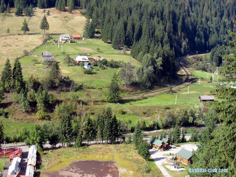 667-Ukr-Karpaty-Vorohta-tramplin-selo